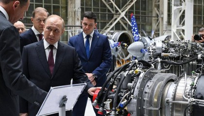 绝不让中国孤军奋战,俄主动提帮中方解决卡脖子问题,反将美一军