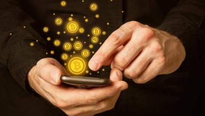 比特币黄金同时暴跌,“特朗普交易”幻灭