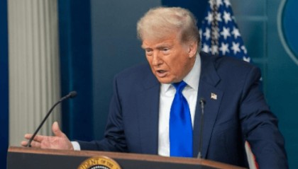 中美谈判结束,出现罕见一幕,双方牵头人没握手,却达成一项重要共识,中方代表一脸从容