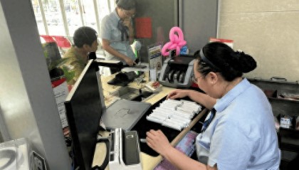 万元“火烧币”愁坏用户 高密农商行热情兑换解民忧