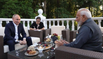 俄已选边站,人民币帮了普京大忙,美国预感不妙,拿伊拉克出气