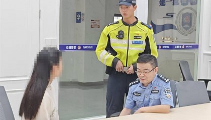 驾驶员违停造堵还不认错,武汉交警依法予以处罚