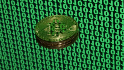 比特币今日价格:稳定在10.7万美元,机构需求成焦点