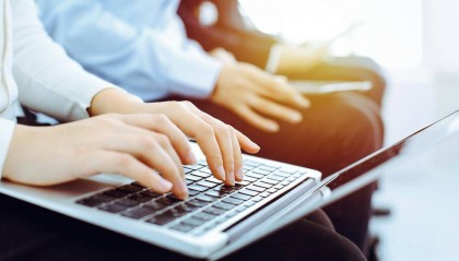 证监会:着力防范化解私募基金、交易场所、债券违约、行业机构等重点领域风险