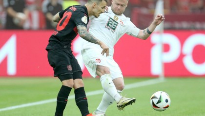 迪卡尼奥点评欧冠:迪洛伦佐的绝望铲球与孔蒂的战术缺失