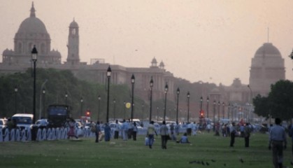 峰回路转了,中美刚谈妥,印度也不甘示弱,莫迪和特朗普“握手”言和,两人重做好朋友