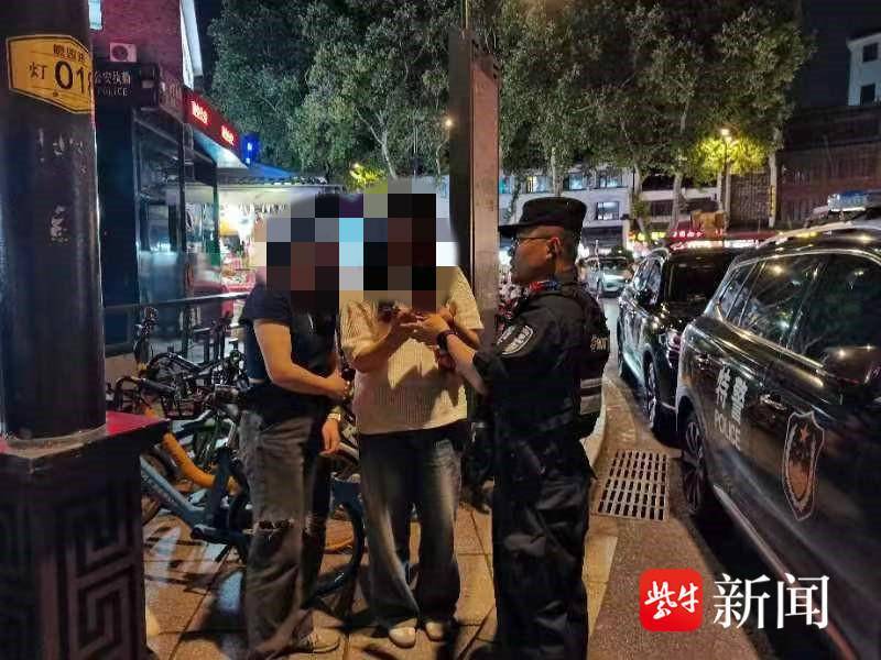 手机丢网约车上，南京特警灵机一动帮游客找回