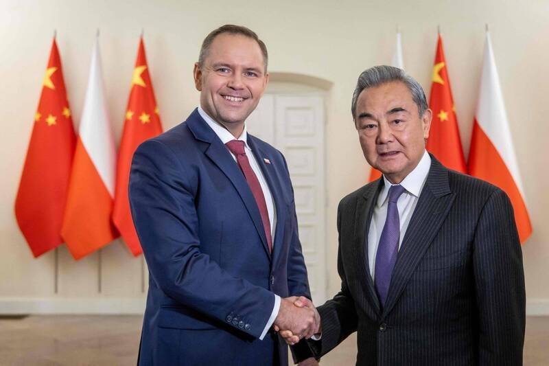 动了中国的“蛋糕”,卢拉申科紧急撇清关系,他的下一步会是什么?