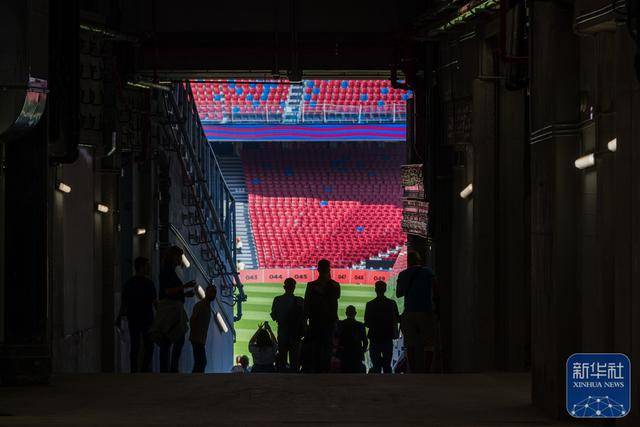 足球丨巴萨主场诺坎普球场翻新后对记者开放